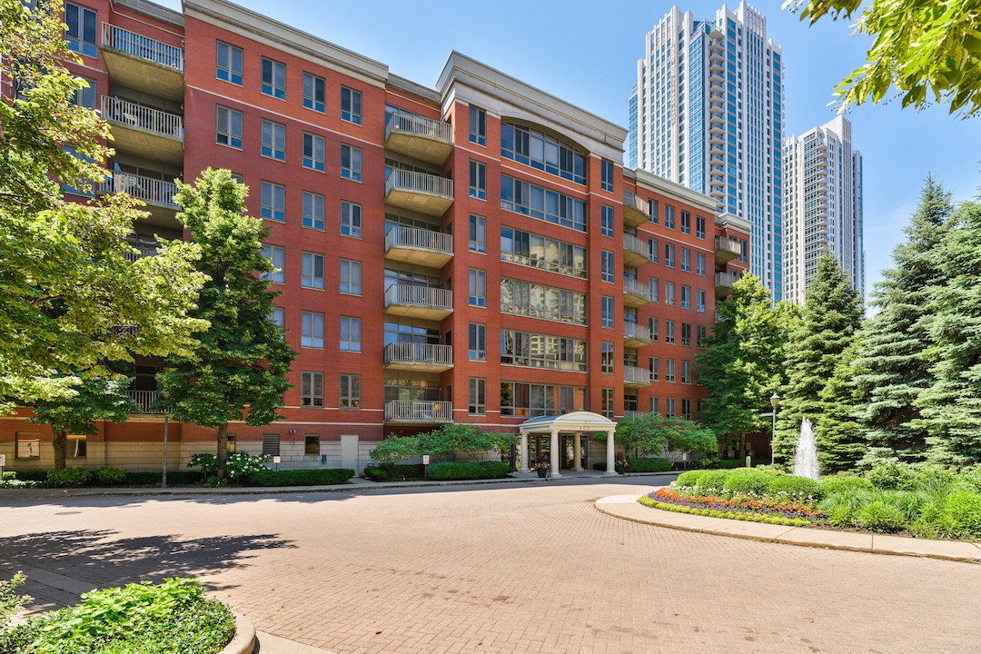 400 N Clinton Street 706