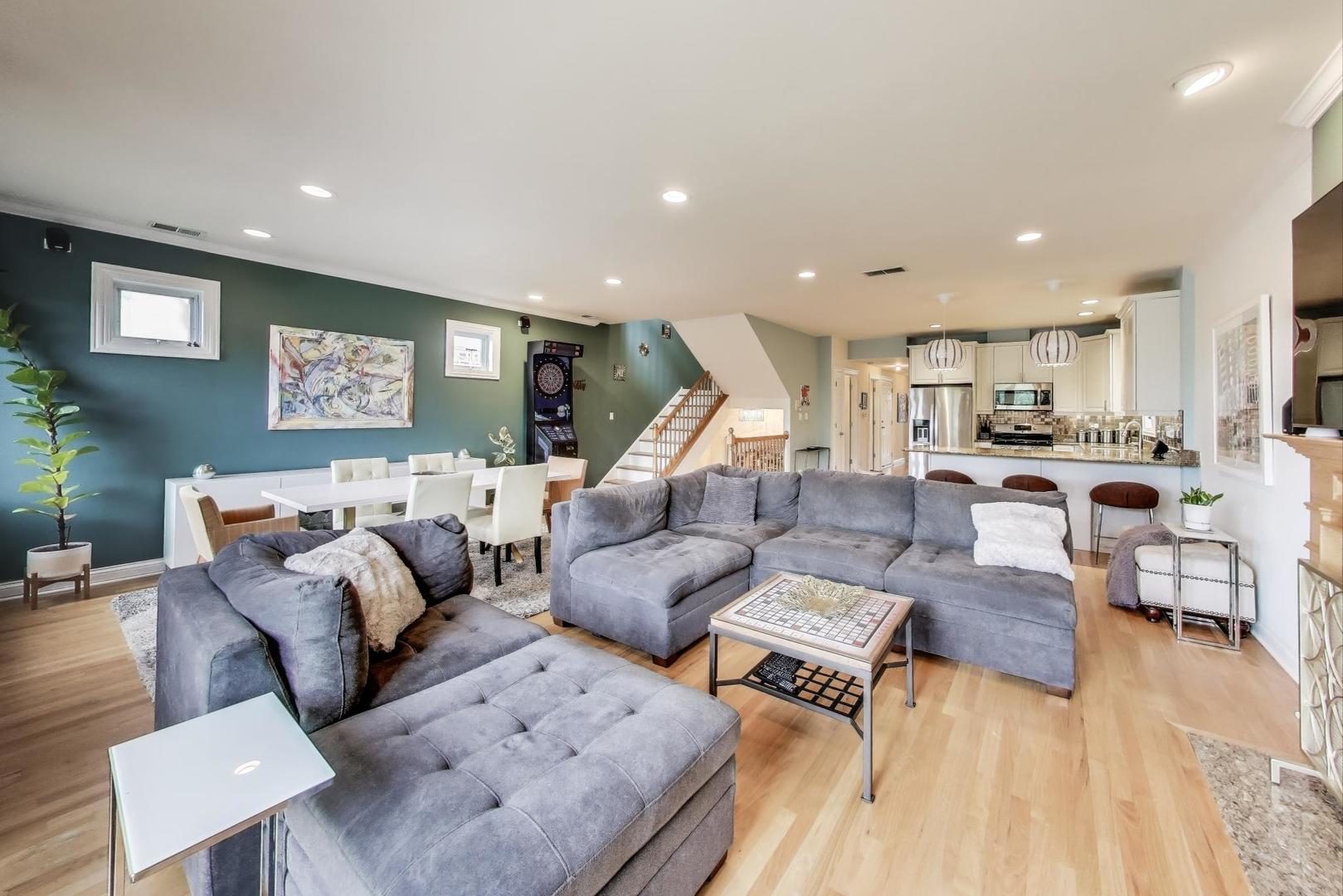 3635 N WILTON Avenue 4