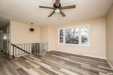 Tiny photo for 3205 CANDLEWICK Drive, Bettendorf, IA 52722 (MLS # QC4269625)