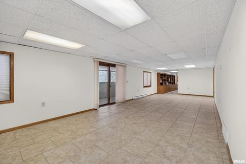 Tiny photo for 22 OAKBROOK Drive, Bettendorf, IA 52722 (MLS # QC4269732)