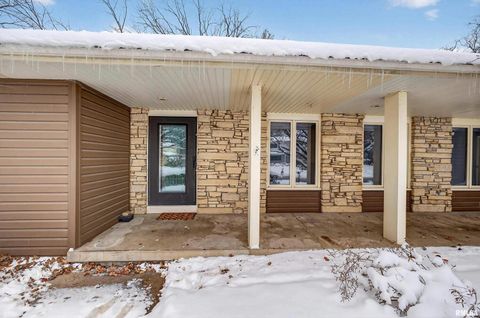 Tiny photo for 22 OAKBROOK Drive, Bettendorf, IA 52722 (MLS # QC4269732)