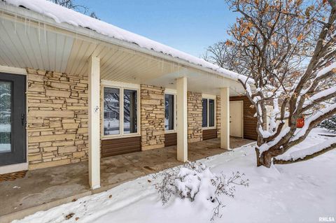 Tiny photo for 22 OAKBROOK Drive, Bettendorf, IA 52722 (MLS # QC4269732)