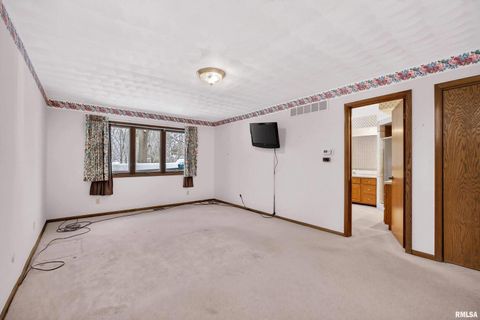 Tiny photo for 22 OAKBROOK Drive, Bettendorf, IA 52722 (MLS # QC4269732)