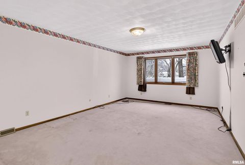 Tiny photo for 22 OAKBROOK Drive, Bettendorf, IA 52722 (MLS # QC4269732)