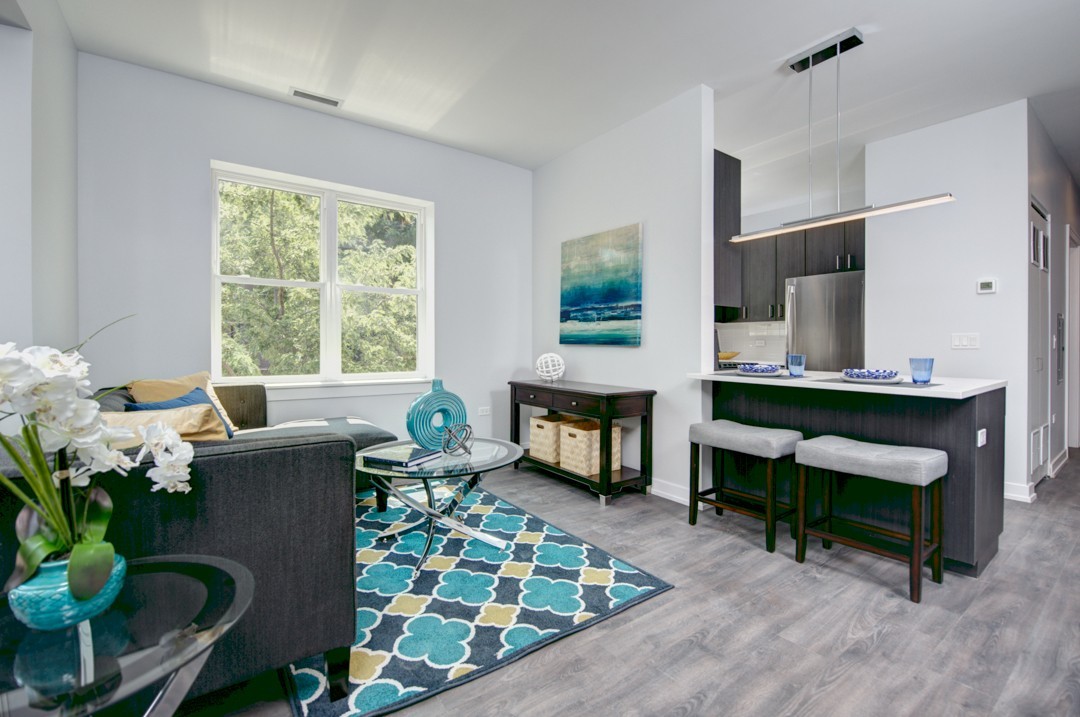 909 W Montana Street 406