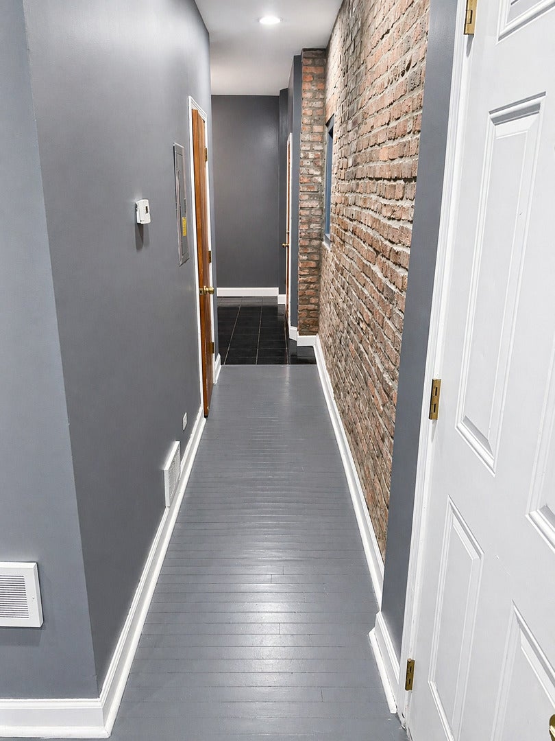 122 E 49th Street 106