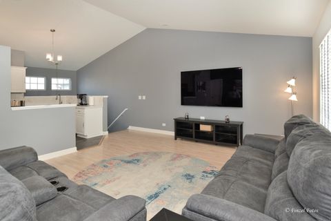 Tiny photo for 3314 Blue Ridge Drive #3314, Carpentersville, IL 60110 (MLS # 12516218)