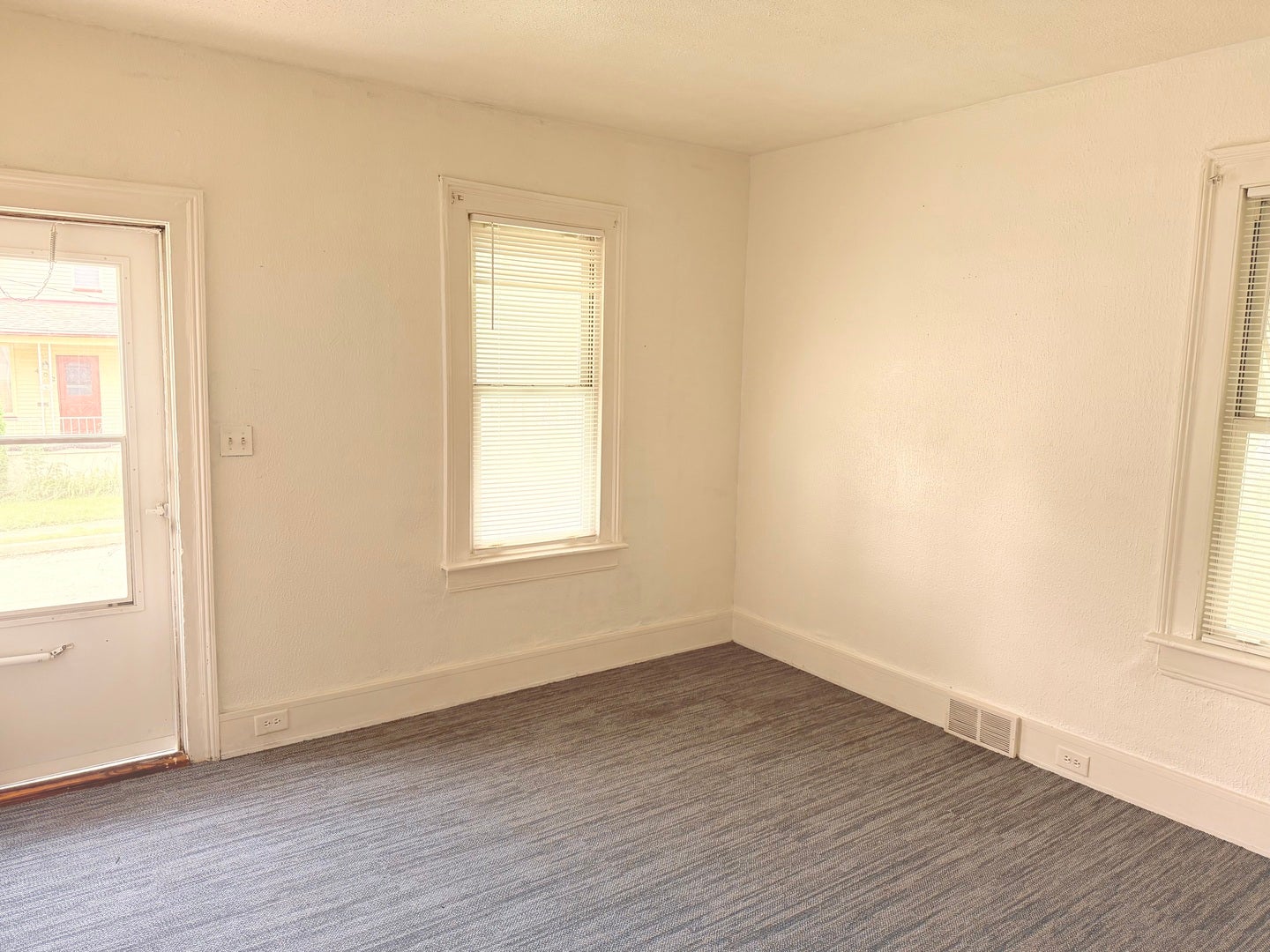 403 E 9th Street