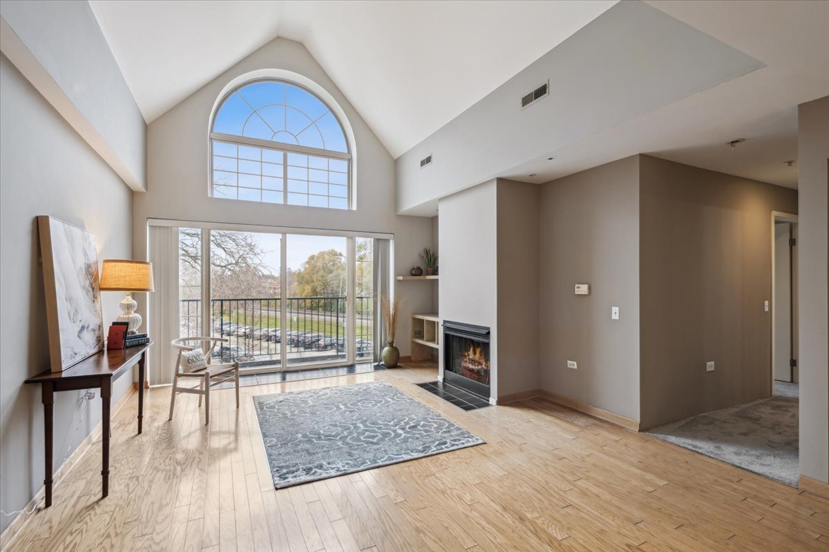 1800 Dewes Street 305