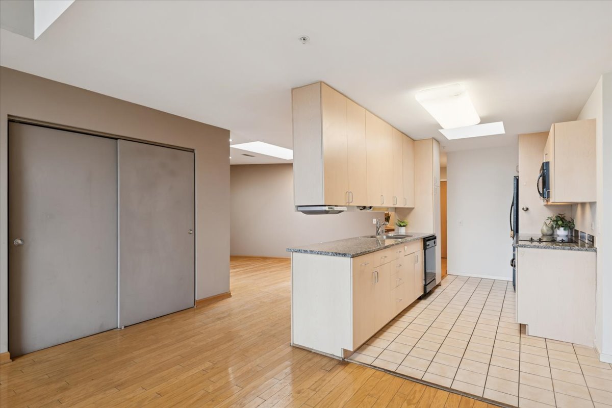 1800 Dewes Street 305