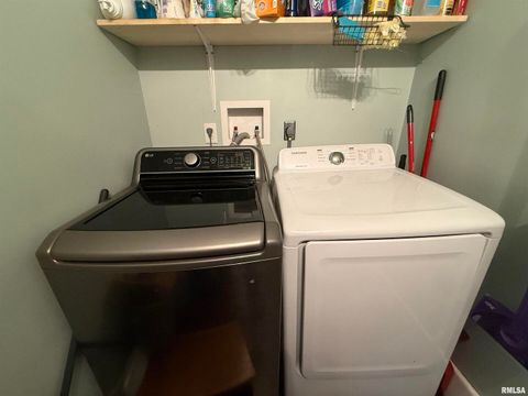 Tiny photo for 605 Follis Avenue, Johnston City, IL 62951 (MLS # QC4269697)