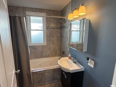 Tiny photo for 605 Follis Avenue, Johnston City, IL 62951 (MLS # QC4269697)