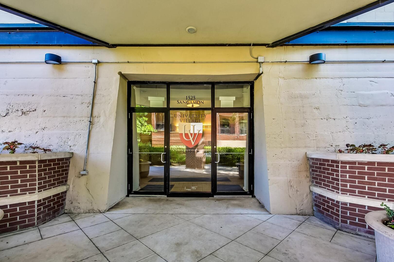 1525 S Sangamon Street 312