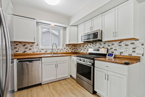 Tiny photo for 2730 Dorothy Drive, Aurora, IL 60504 (MLS # 12524110)