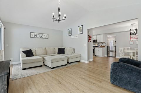 Tiny photo for 2730 Dorothy Drive, Aurora, IL 60504 (MLS # 12524110)