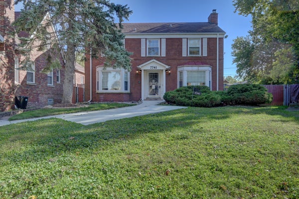 7741 S PAXTON AVE, CHICAGO, IL 60649 - Image 5a47178393da6fcffec9403c8f6bb6fc/1369609493