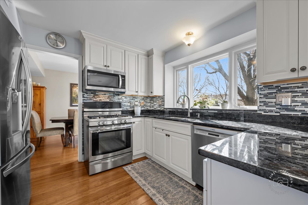 1060 Cliff View Lane