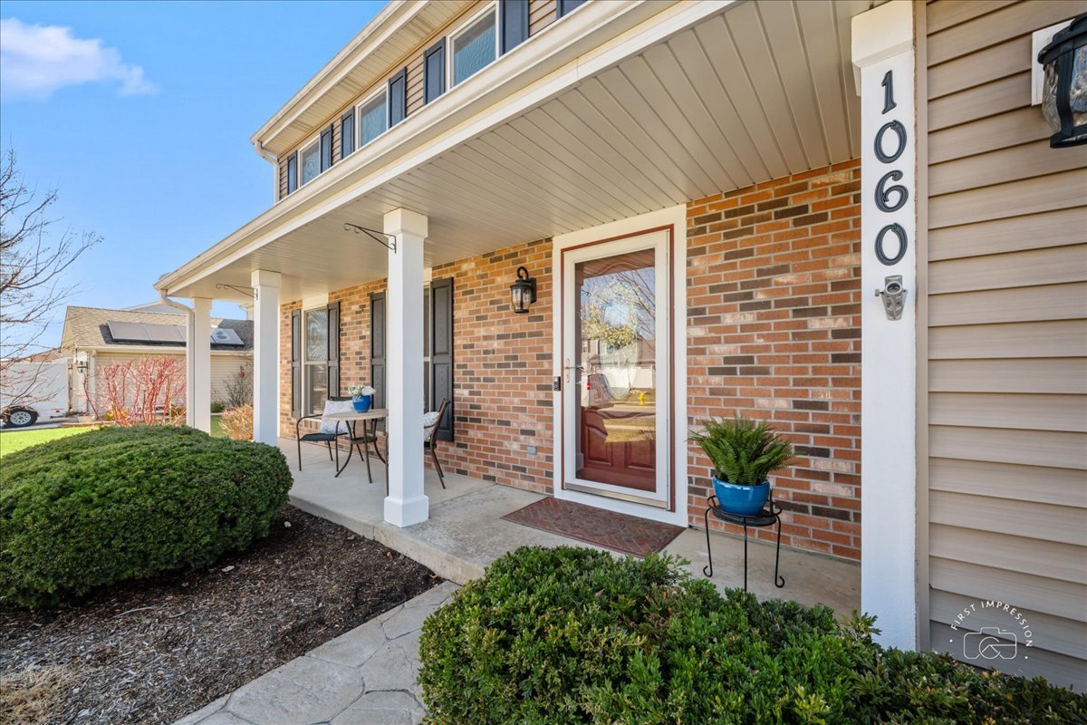 1060 Cliff View Lane