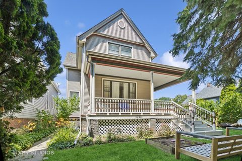 1723 Greenwood Street Evanston IL 60201