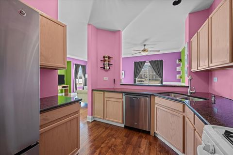 Tiny photo for 1 Windsor Circle #B, South Elgin, IL 60177 (MLS # 12587067)