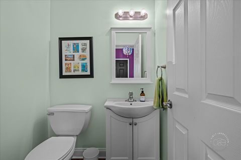 Tiny photo for 1 Windsor Circle #B, South Elgin, IL 60177 (MLS # 12587067)