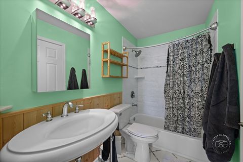 Tiny photo for 1 Windsor Circle #B, South Elgin, IL 60177 (MLS # 12587067)