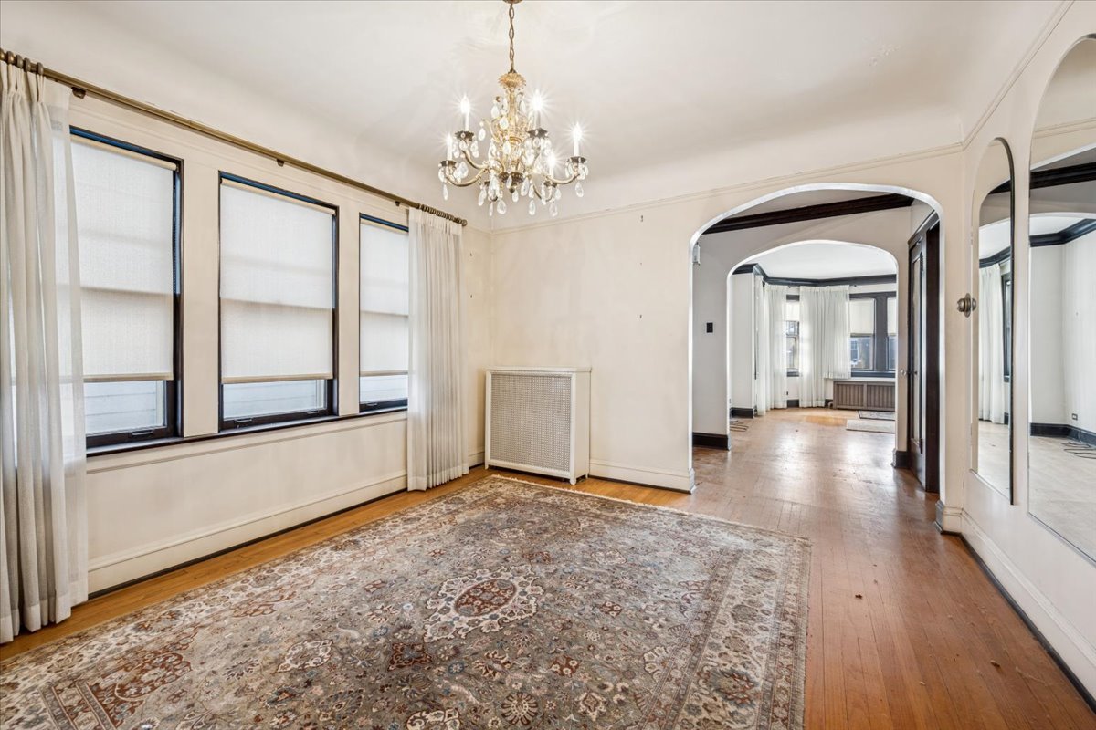 3627 N Francisco Avenue