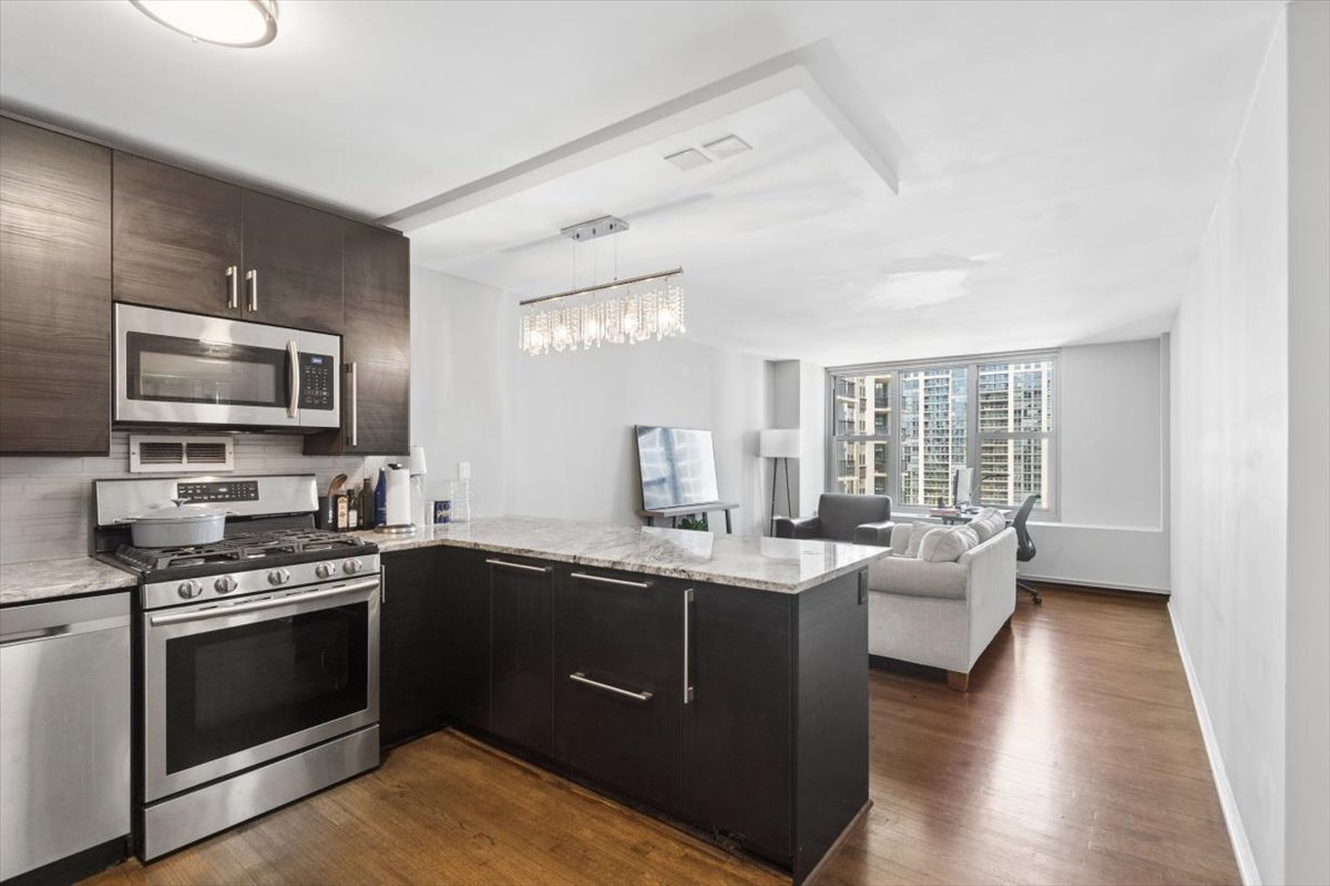 400 E RANDOLPH Street 2706