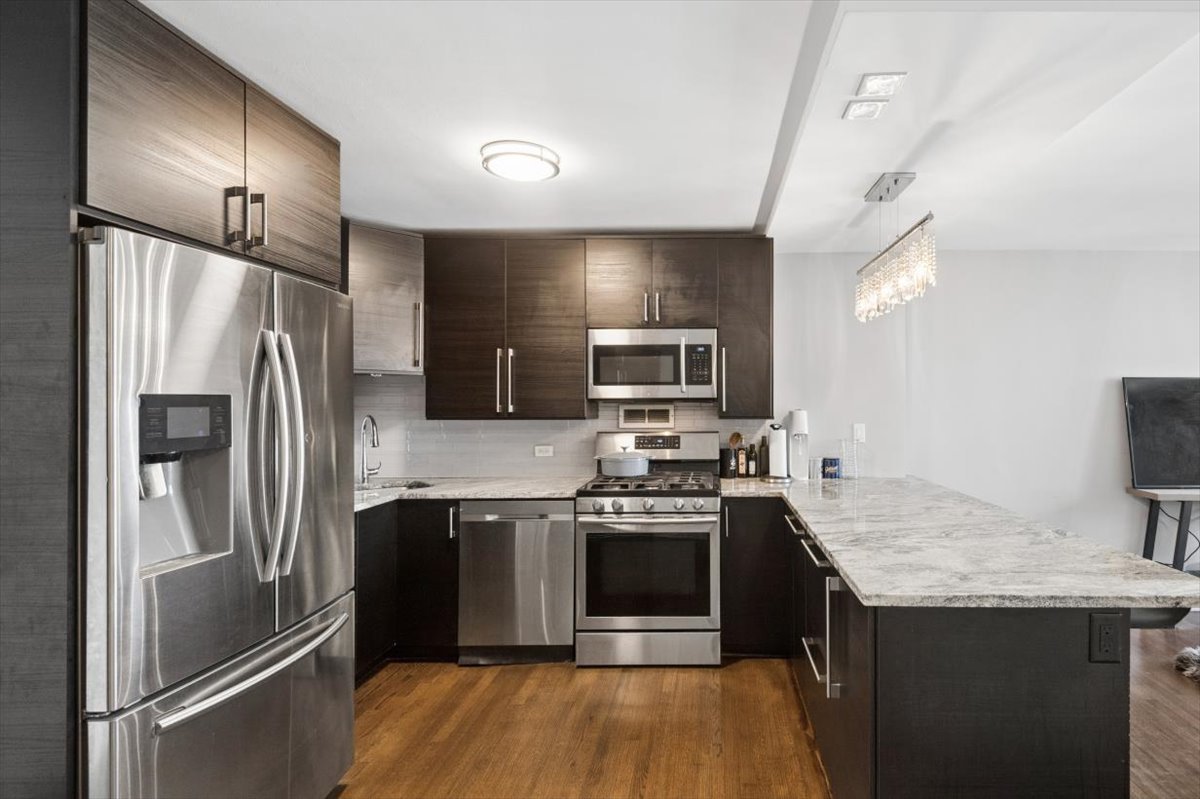 400 E RANDOLPH Street 2706