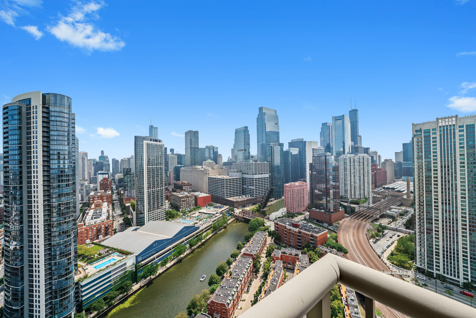 501 N Clinton Street 3203