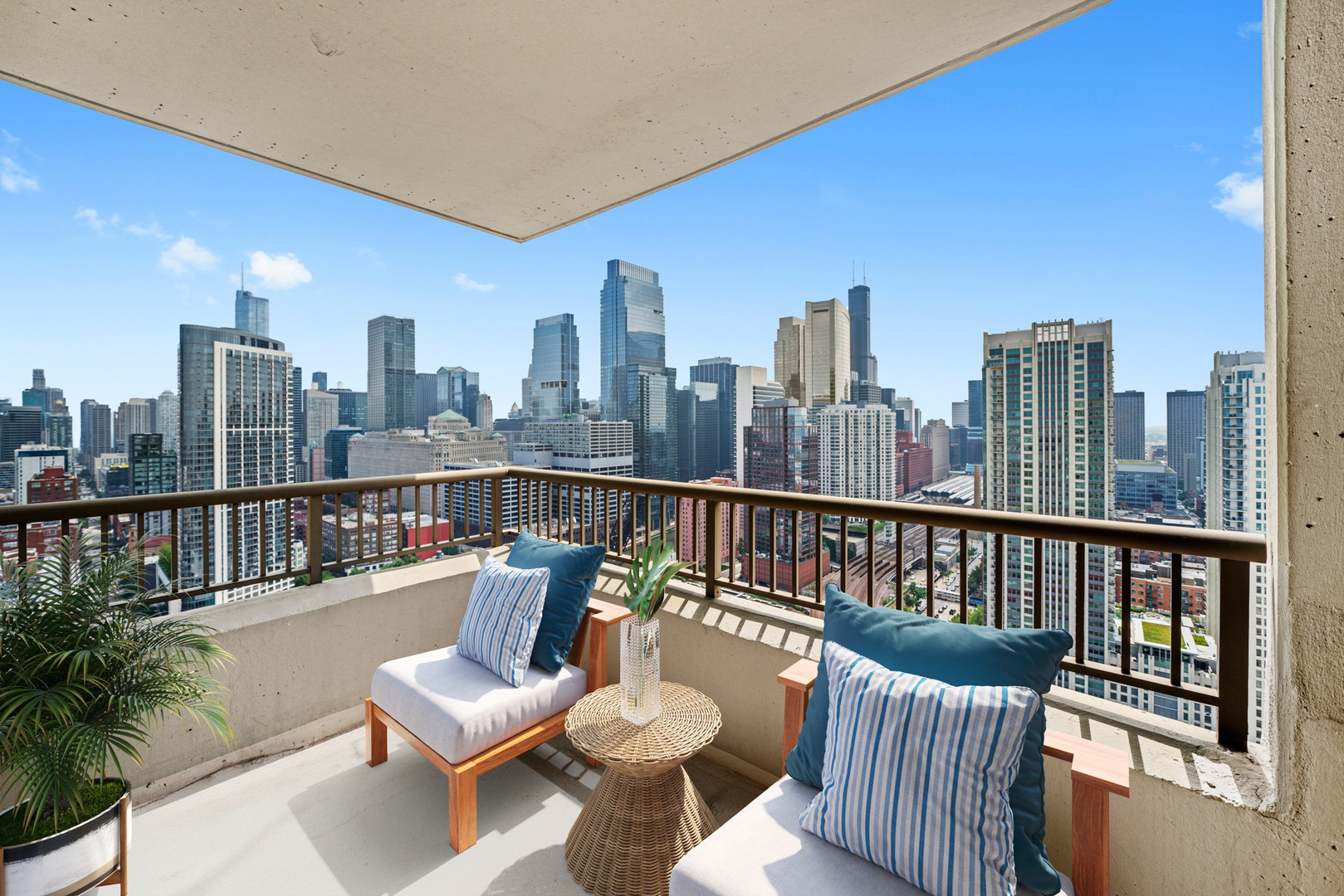 501 N Clinton Street 3203