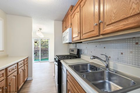 Tiny photo for 1116 S New Wilke Road #2209, Arlington Heights, IL 60005 (MLS # 12638898)