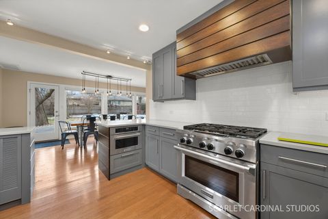 Tiny photo for 877 Crescent Boulevard, Glen Ellyn, IL 60137 (MLS # 12571460)