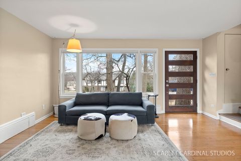 Tiny photo for 877 Crescent Boulevard, Glen Ellyn, IL 60137 (MLS # 12571460)