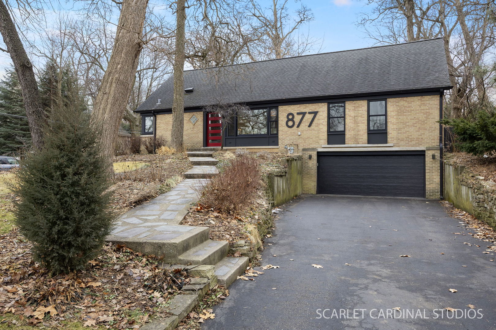 877 Crescent Boulevard