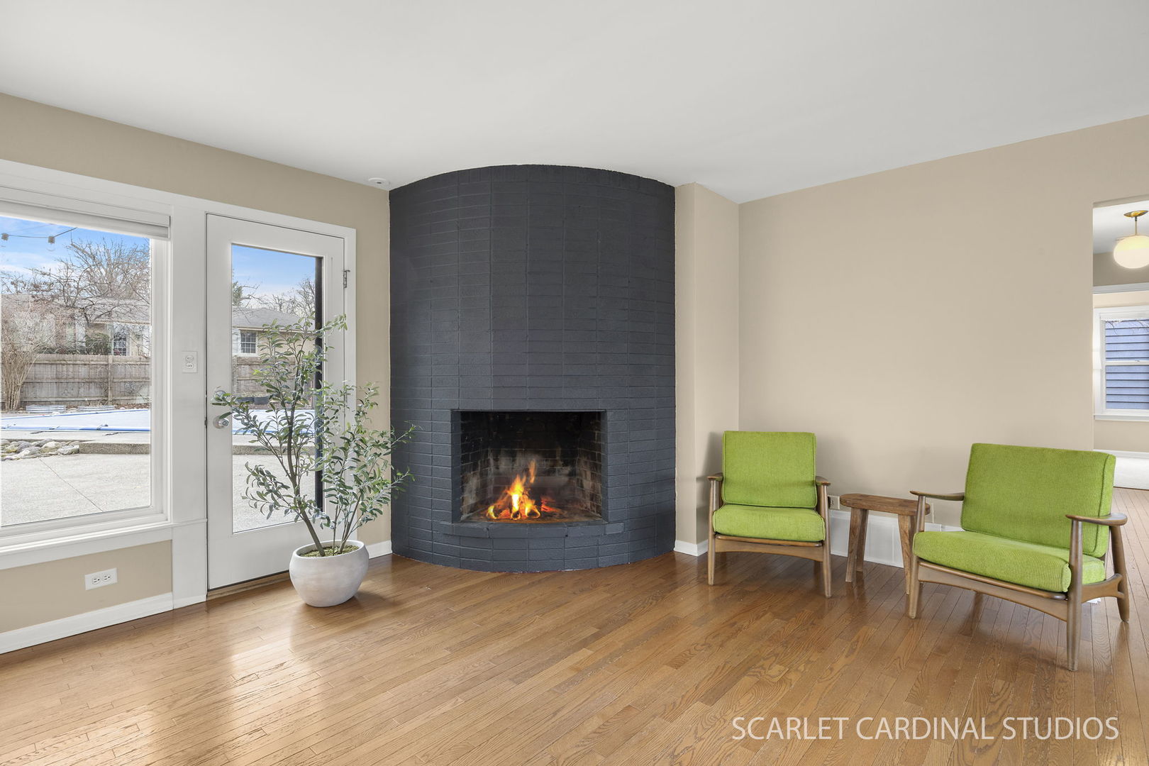 877 Crescent Boulevard