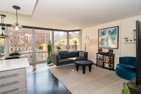 Tiny photo for 21 W Goethe Street #5G, Chicago, IL 60610 (MLS # 12738095)