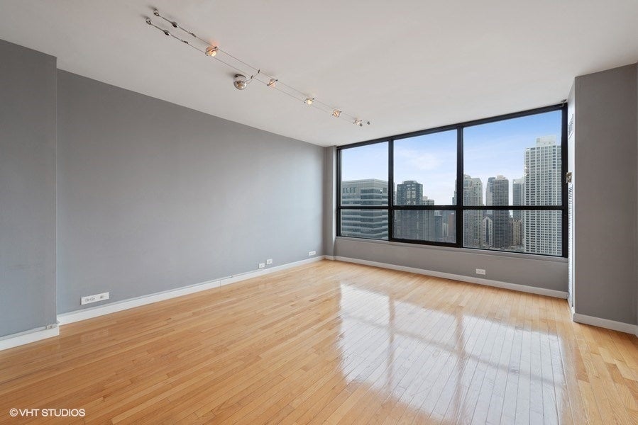 405 N WABASH Avenue 3401