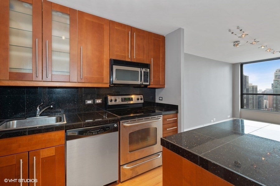405 N WABASH Avenue 3401