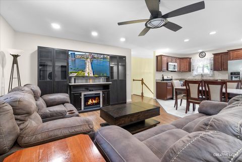 Tiny photo for 129 Oxford Road, Bolingbrook, IL 60440 (MLS # 12469845)