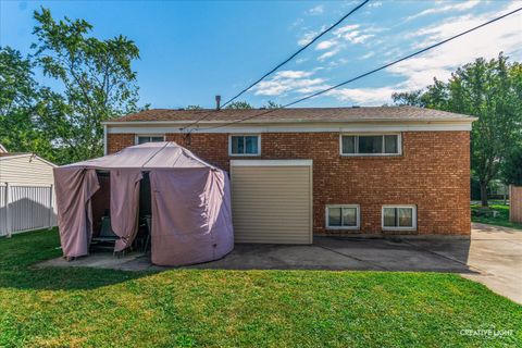Tiny photo for 129 Oxford Road, Bolingbrook, IL 60440 (MLS # 12469845)