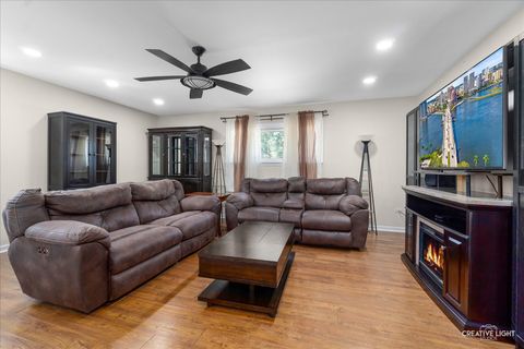Tiny photo for 129 Oxford Road, Bolingbrook, IL 60440 (MLS # 12469845)