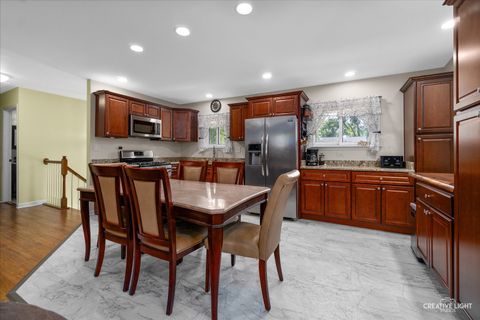 Tiny photo for 129 Oxford Road, Bolingbrook, IL 60440 (MLS # 12469845)
