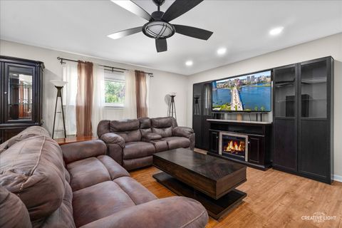 Tiny photo for 129 Oxford Road, Bolingbrook, IL 60440 (MLS # 12469845)