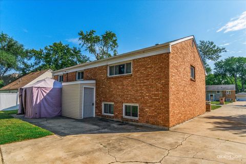Tiny photo for 129 Oxford Road, Bolingbrook, IL 60440 (MLS # 12469845)