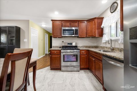 Tiny photo for 129 Oxford Road, Bolingbrook, IL 60440 (MLS # 12469845)