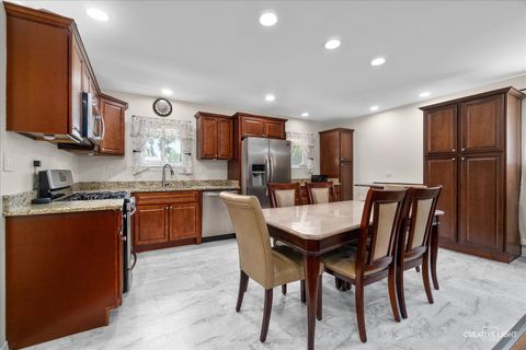Tiny photo for 129 Oxford Road, Bolingbrook, IL 60440 (MLS # 12469845)