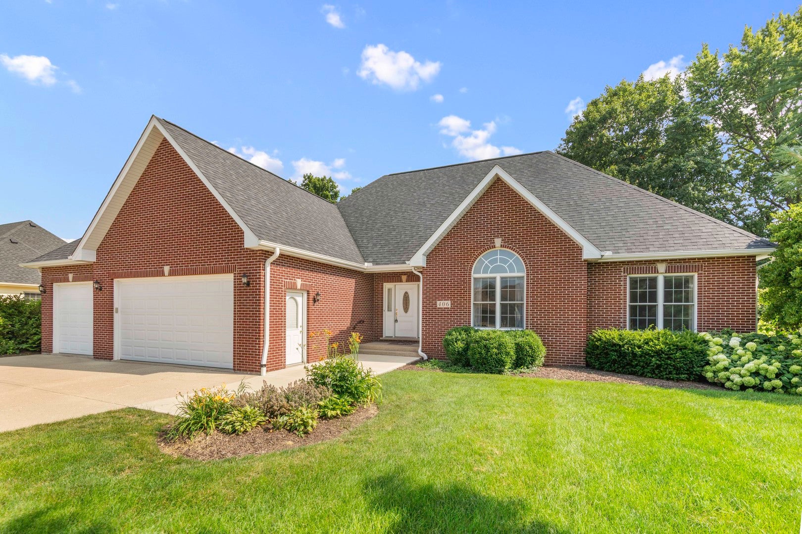 406 E Knights Road