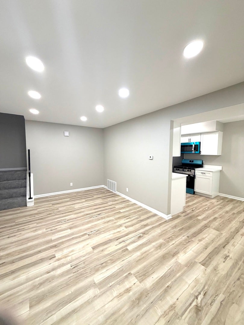 2338 Carnation Drive 1