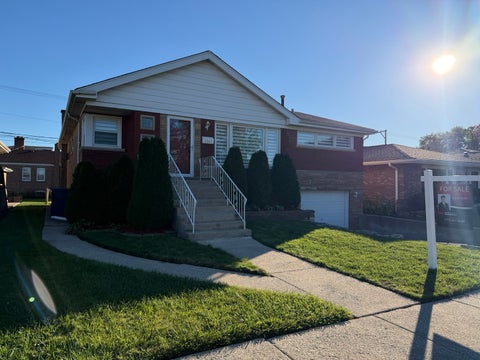 Tiny photo for 2845 W 91st Street, Evergreen Park, IL 60805 (MLS # 12788118)